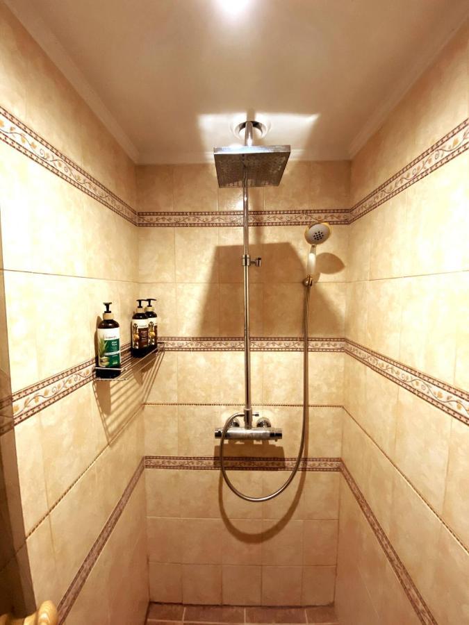 Estere سيسيس المظهر الخارجي الصورة